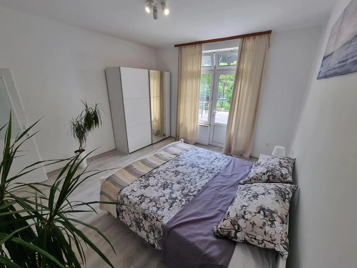 Retreat Apartments With Free Parking Pula 0*,  Croatia
