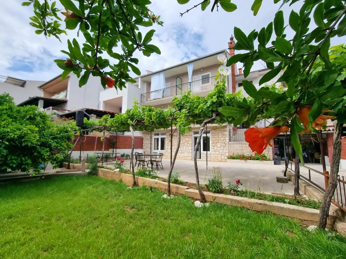 Retreat Apartments With Free Parking Pula