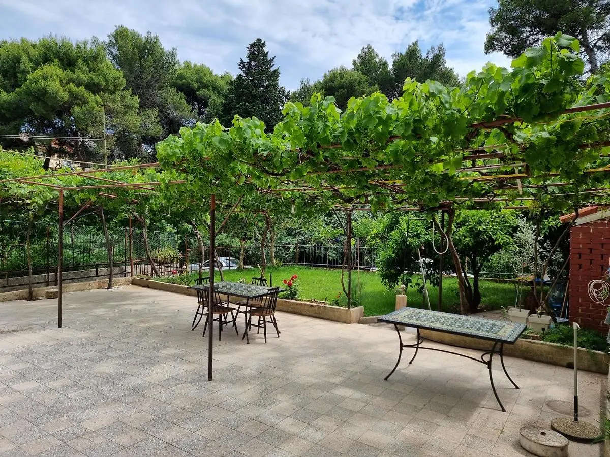 Retreat Apartments With Free Parking Pula Croatia