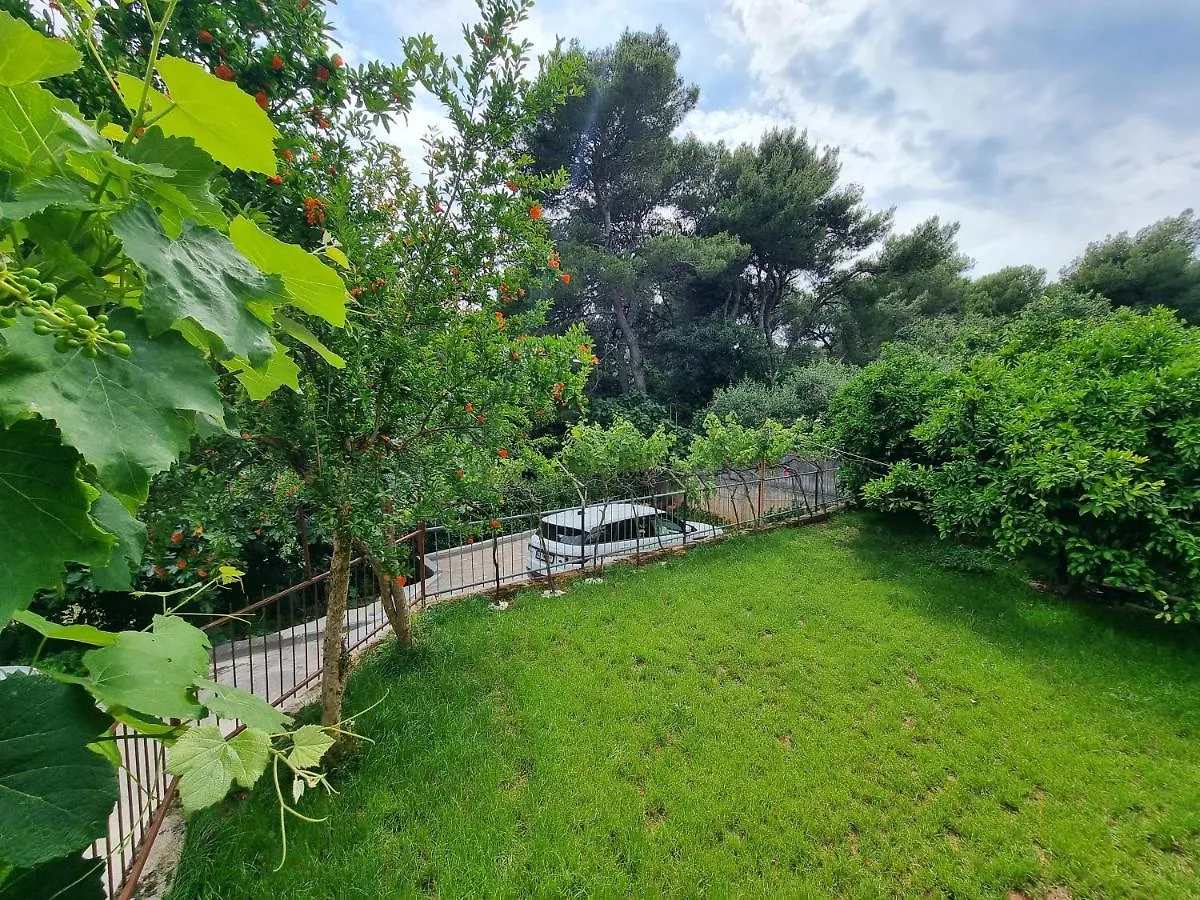 Retreat Apartments With Free Parking Pula 0*,
