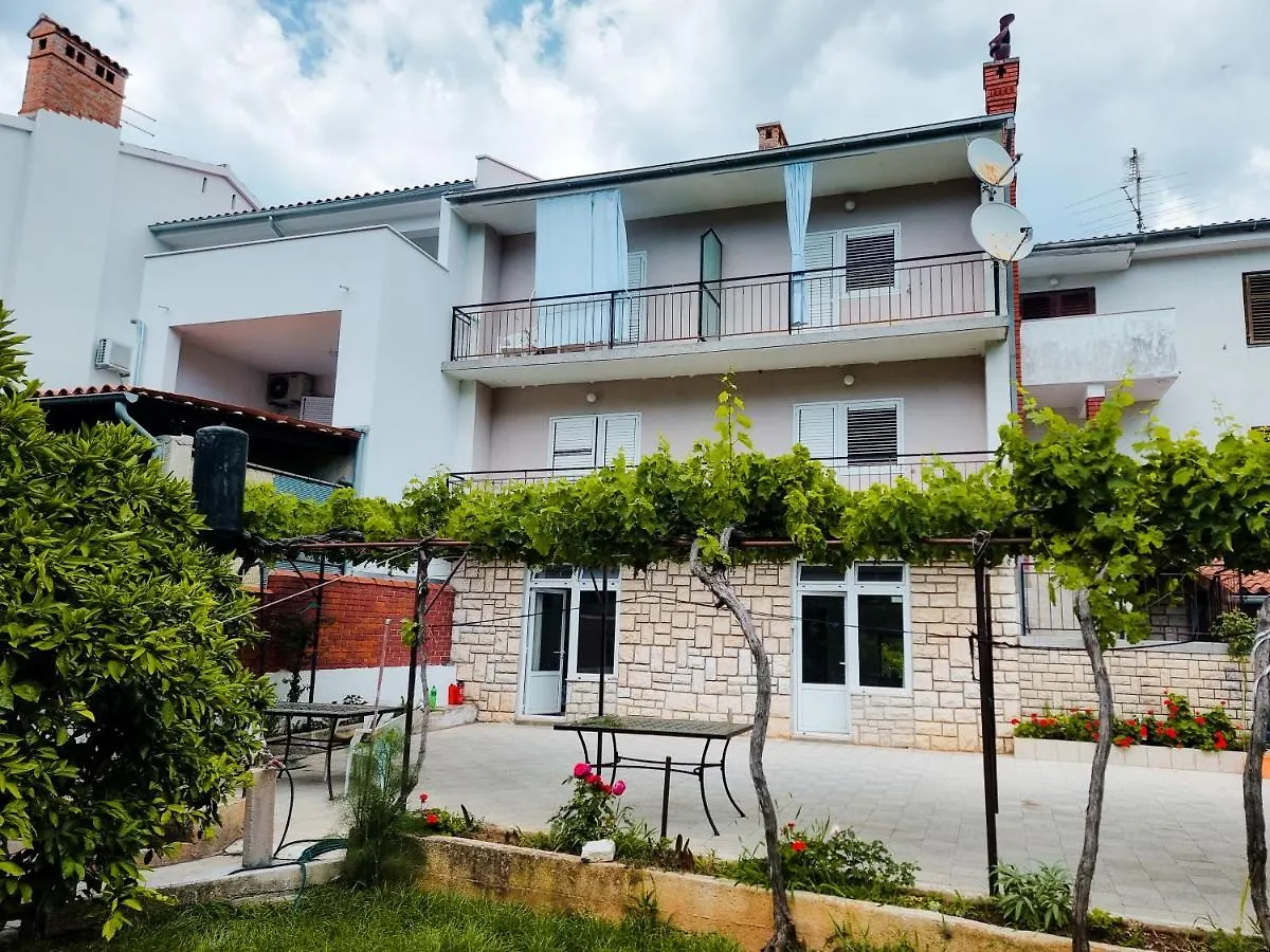 Retreat Apartments With Free Parking Pula
