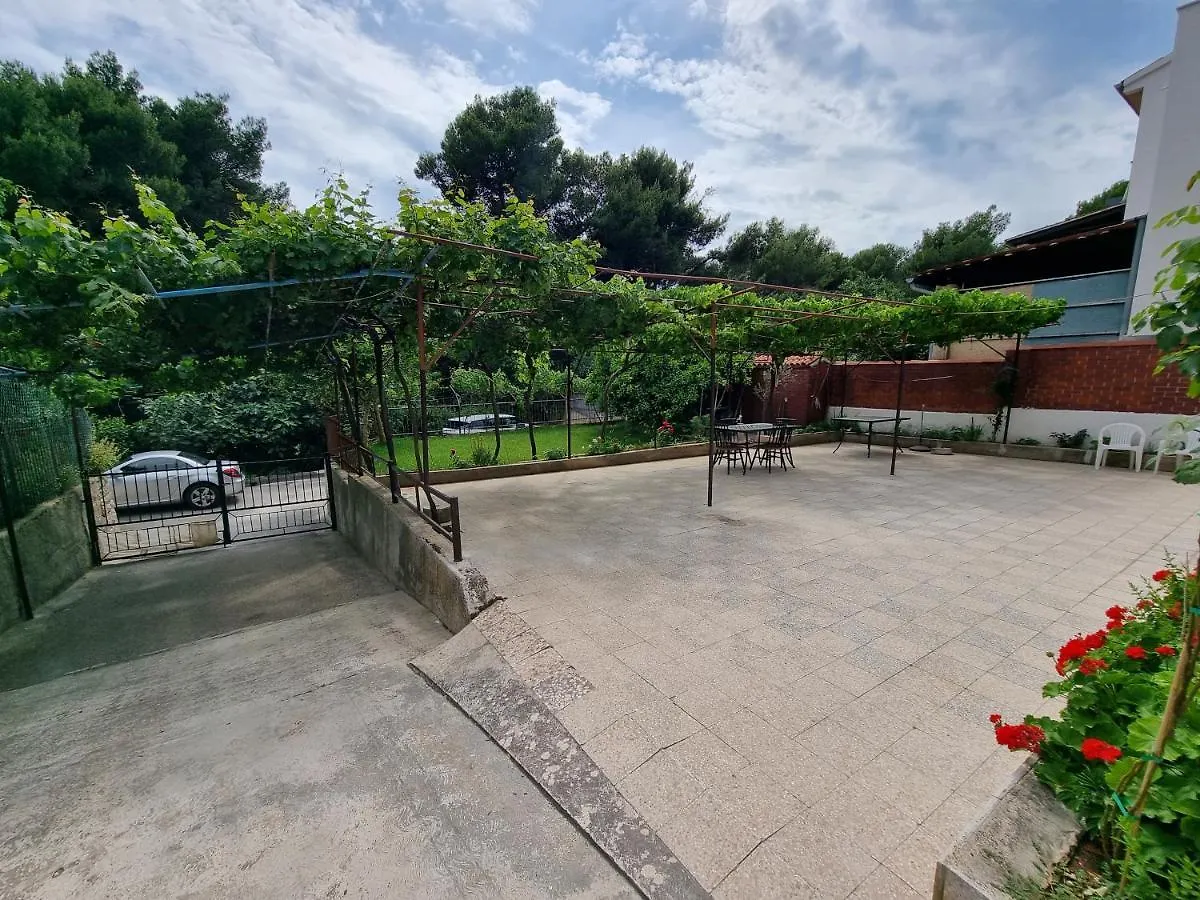 Retreat Apartments With Free Parking Pula Croatia